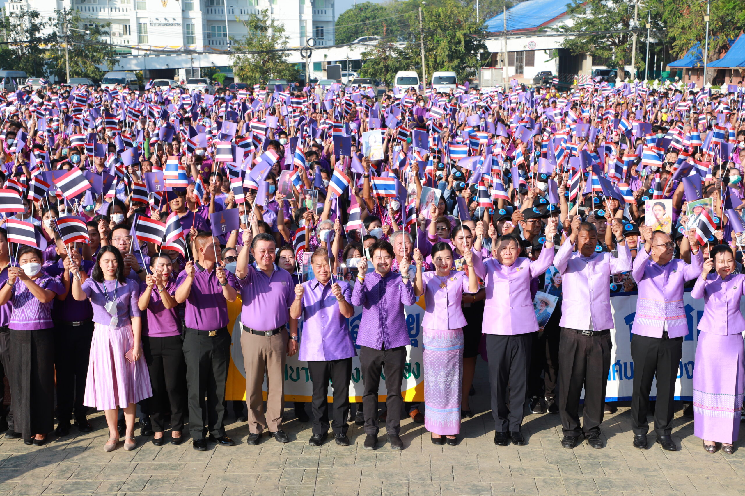 องค์การบริหารส่วนจังหวัดอ่างทองร่วมกิจกรรมปกป้องสถาบันและถวายกำลังใจแด่สมเด็จพระกนิษฐาธิราชเจ้า กรมสมเด็จพระเทพรัตนราชสุดาฯ สยามบรมราชกุมารี