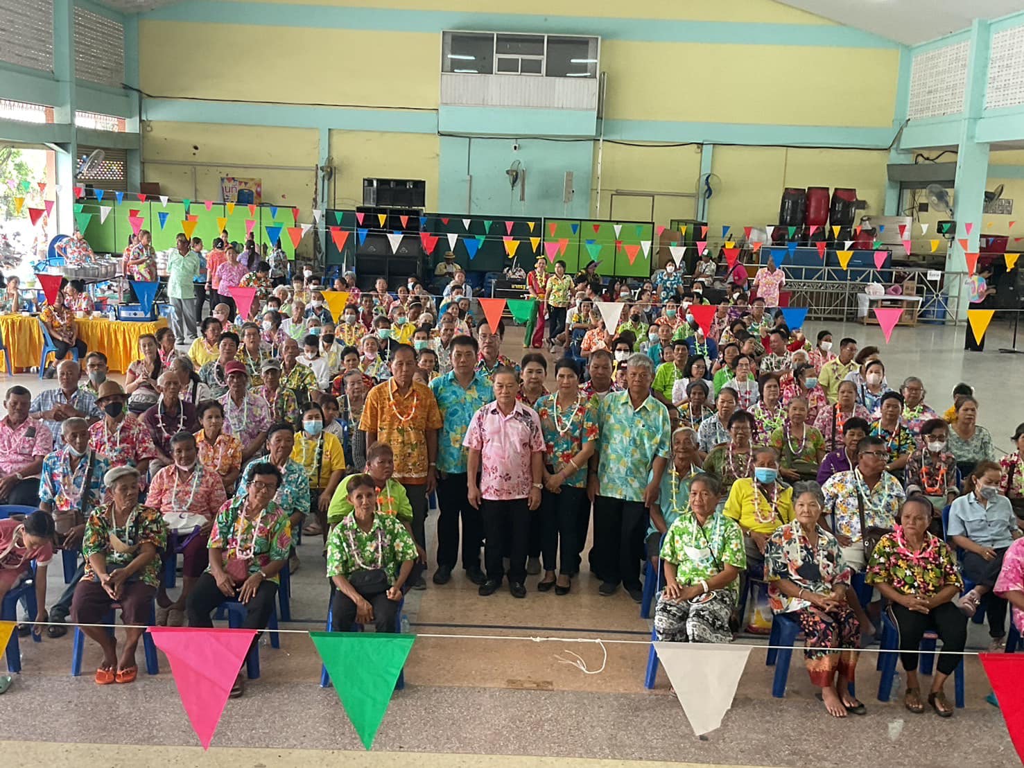 นายกองค์การบริหารส่วนจังหวัดอ่างทอง ร่วมพิธีรดน้ำขอพรผู้สูงอายุในพื้นที่ตำบลไผ่จำศีล ตำบลบ้านพราน รพ.สต.ศาลาแดง ตำบลบางเสด็จ และเทศบาลตำบลสามโก้ เนื่องในเทศกาลสงกรานต์