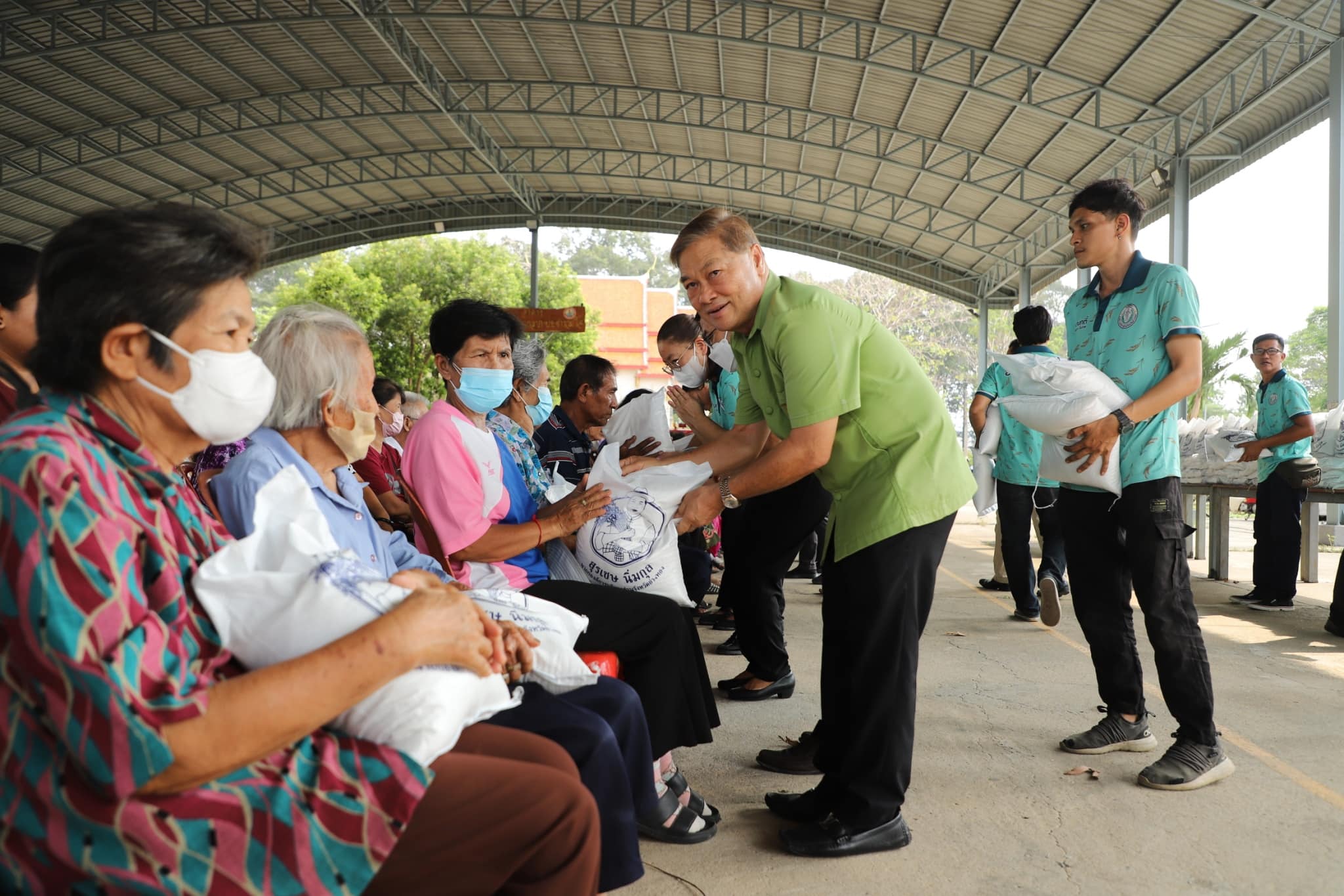 “โครงการองค์การบริหารส่วนจังหวัดอ่างทองพบประชาชน เพื่อปวงประชาทั่วหน้า…ชีวามีสุข”ครั้งที่ ๖ 