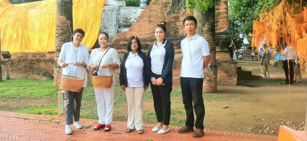 อบจ.อ่างทองเข้าร่วมพิธีทำบุญตักบาตร กิจกรรมส่งเสริมพระพุทธศาสนา เนื่องในเทศกาลวันวิสาขบูชา ๒๕๖๗