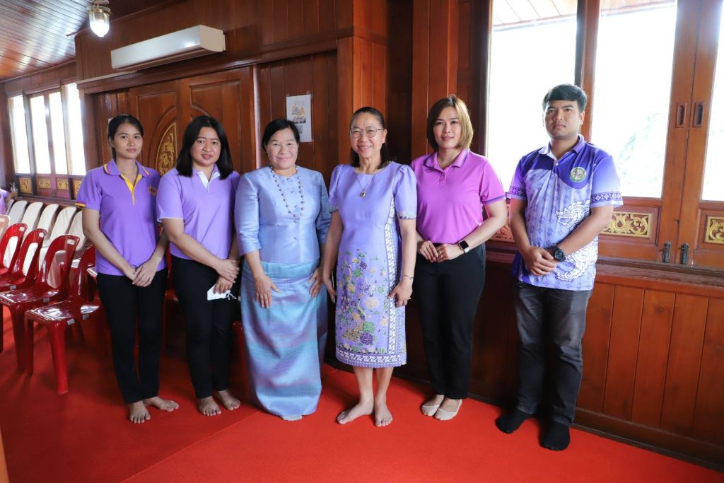 อบจ.อ่างทอง เข้าร่วมพิธีเจริญพระพุทธมนต์เฉลิมพระเกียรติสมเด็จพระนางเจ้าฯ พระบรมราชินี เนื่องในโอกาสวันเฉลิมพระชนมพรรษา ๓ มิถุนายน ๒๕๖๗ จังหวัดอ่างทอง
