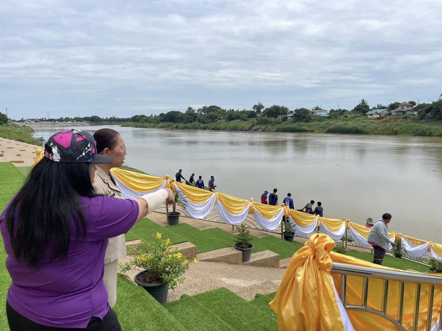 อบจ.อ่างทอง จัดเตรียมสถานที่ เพื่อ ดำเนินงานจัดทำน้ำพระพุทธมนต์ศักดิ์สิทธิ์ เนื่องในโอกาสมหามงคลเฉลิมพระชนมพรรษา ๖ รอบ ๒๘ กรกฎาคม ๒๕๖๗ จังหวัดอ่างทอง