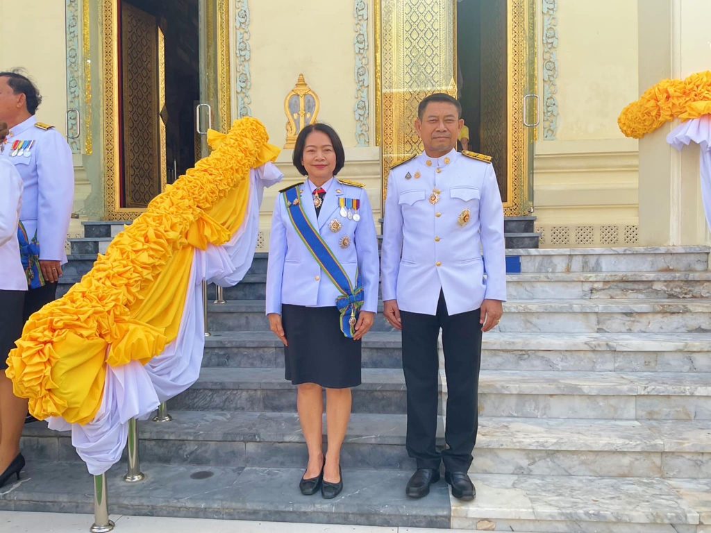 อบจ.อ่างทอง เข้าร่วมพิธีเสกน้ำพระพุทธมนต์ศักดิ์สิทธิ์ งานเฉลิมพระเกียรติพระบาทสมเด็จพระเจ้าอยู่หัว เนื่องในโอกาสพระราชพิธีมหามงคลเฉลิมพระชนมพรรษา ๖ รอบ ๒๘ กรกฎาคม ๒๕๖๗ จังหวัดอ่างทอง