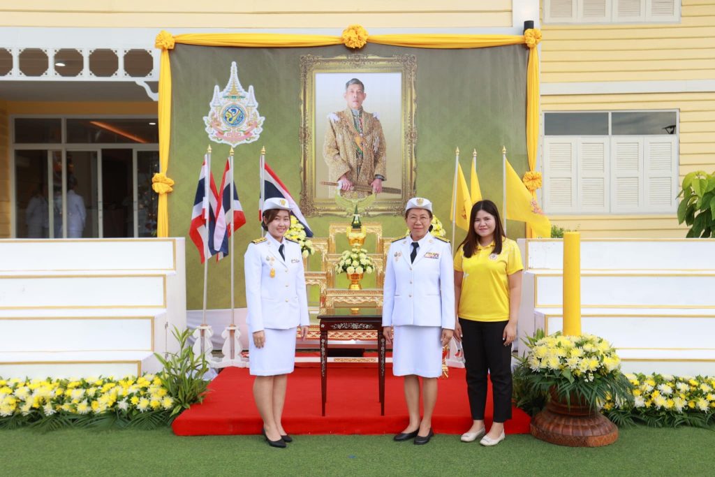 อบจ.อ่างทอง เข้าร่วมพิธีถวายเครื่องราชสักการะและวางพานพุ่ม พิธีจุดเทียนถวายพระพรชัยมงคล และพิธีถวายสัตย์ปฏิญาณเพื่อเป็นข้าราชการที่ดีและพลังของแผ่นดิน ประจำปี ๒๕๖๗