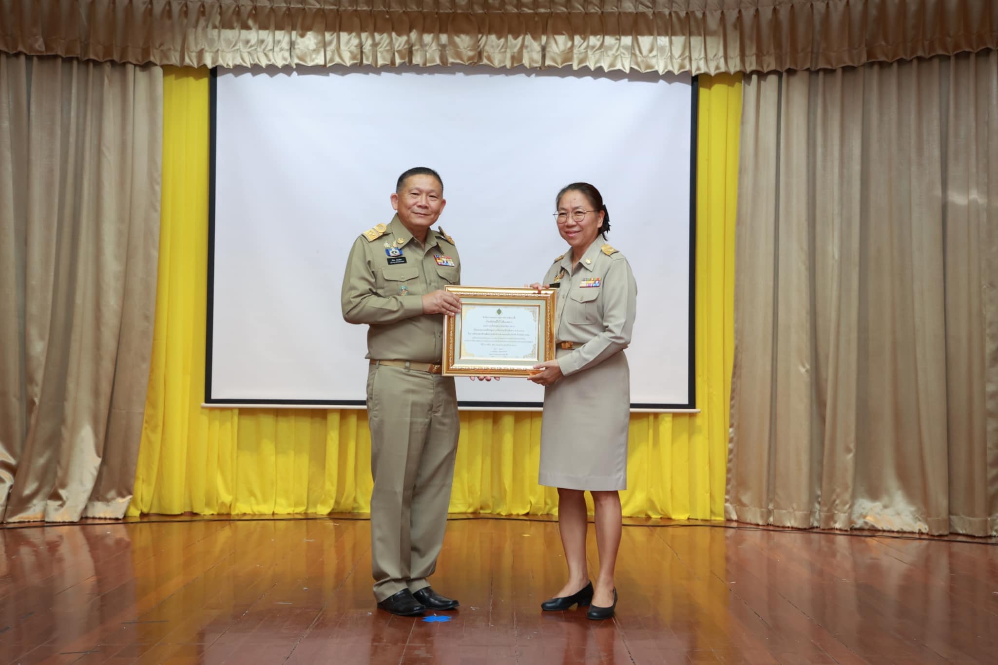 ประชุมคณะกรมการจังหวัดและหัวหน้าส่วนราชการประจำจังหวัดอ่างทอง ครั้งที่ ๗/๒๕๖๗