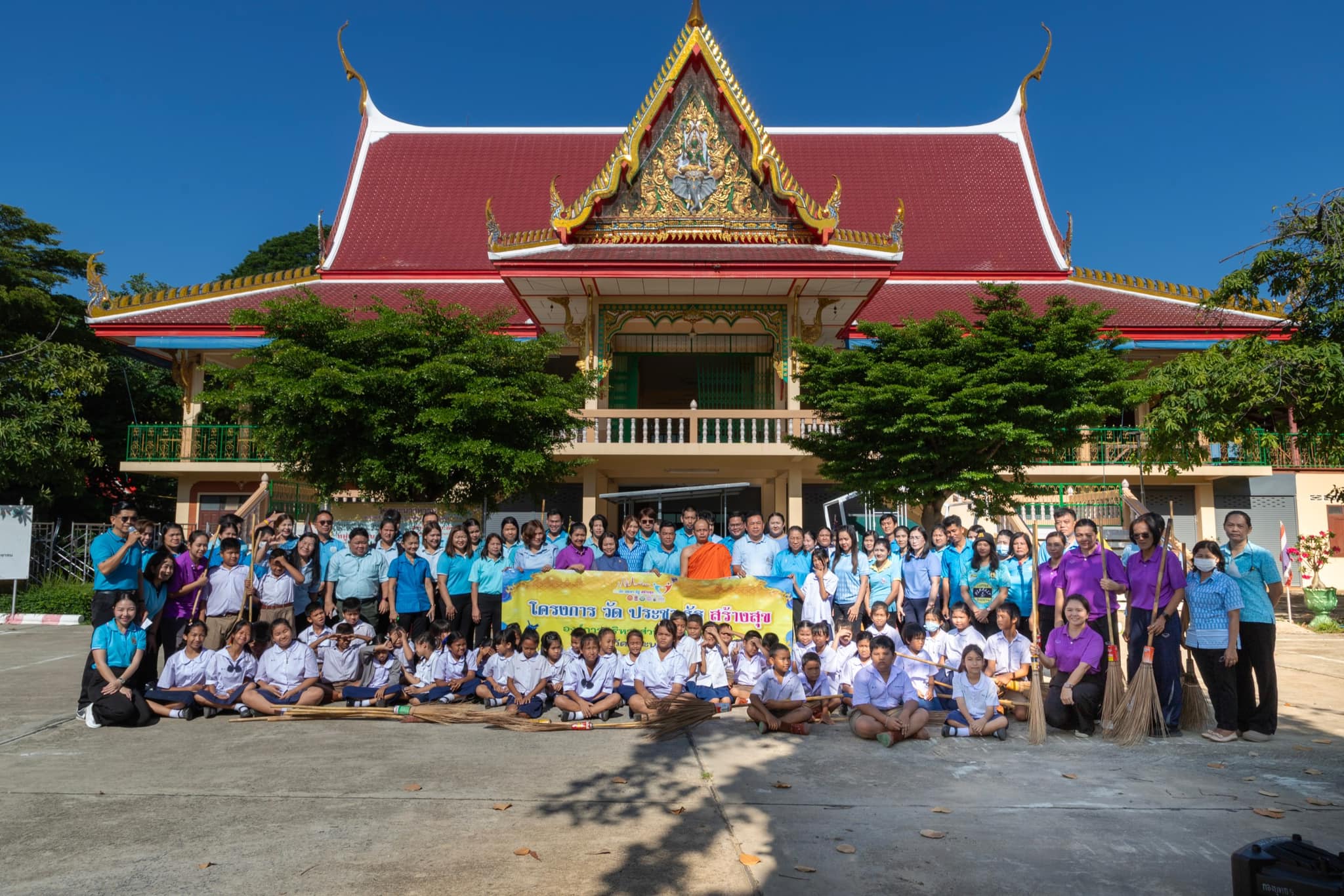 โครงการวัด ประชา รัฐ สร้างสุข องค์การบริหารส่วนจังหวัดอ่างทองในกิจกรรมรวมพลังสร้างสัปปายะสู่วัด (Big Cleaning Day)