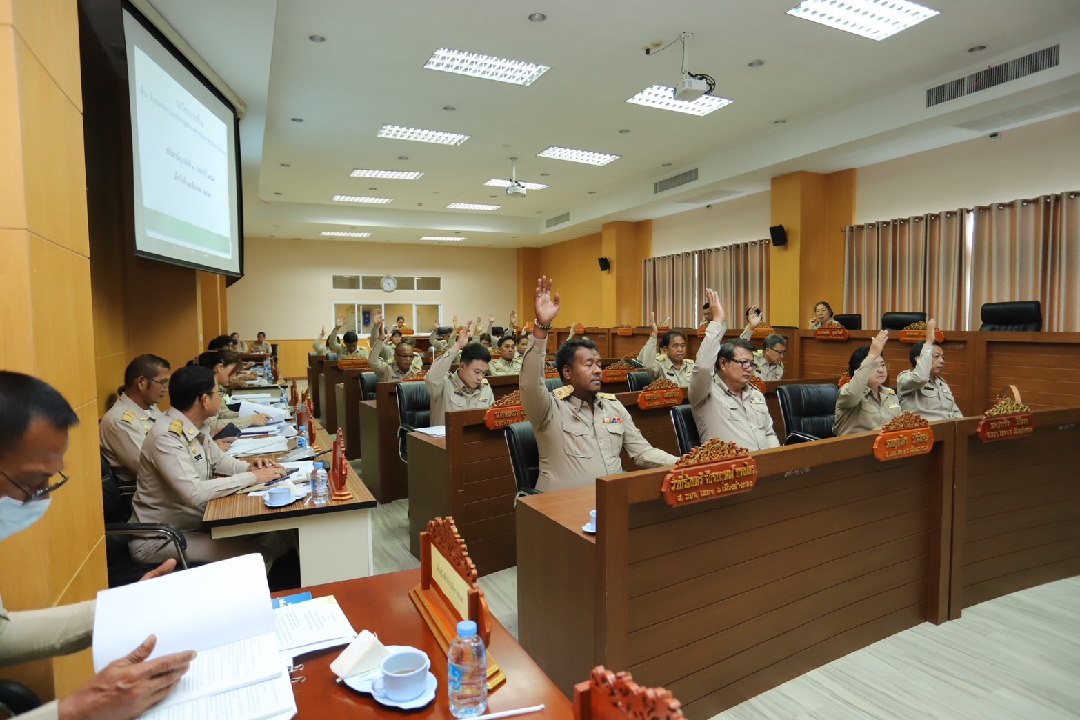 ประชุมสภาองค์การบริหารส่วนจังหวัดอ่างทอง สมัยสามัญ สมัยที่ ๒ ประจำปี พ.ศ.๒๕๖๗